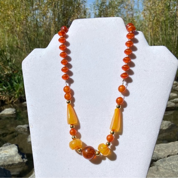 Vintage women amber colour beads with gold tone spacers stringed necklace. Used. - Picture 1 of 4